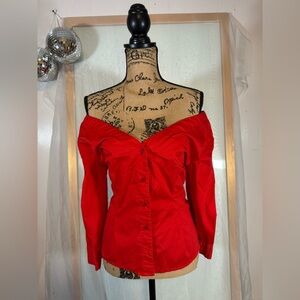 Sexy red shirt, two ways to wear it